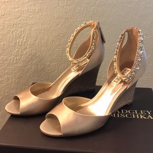 Badgley Mischka Tahlia Wedges